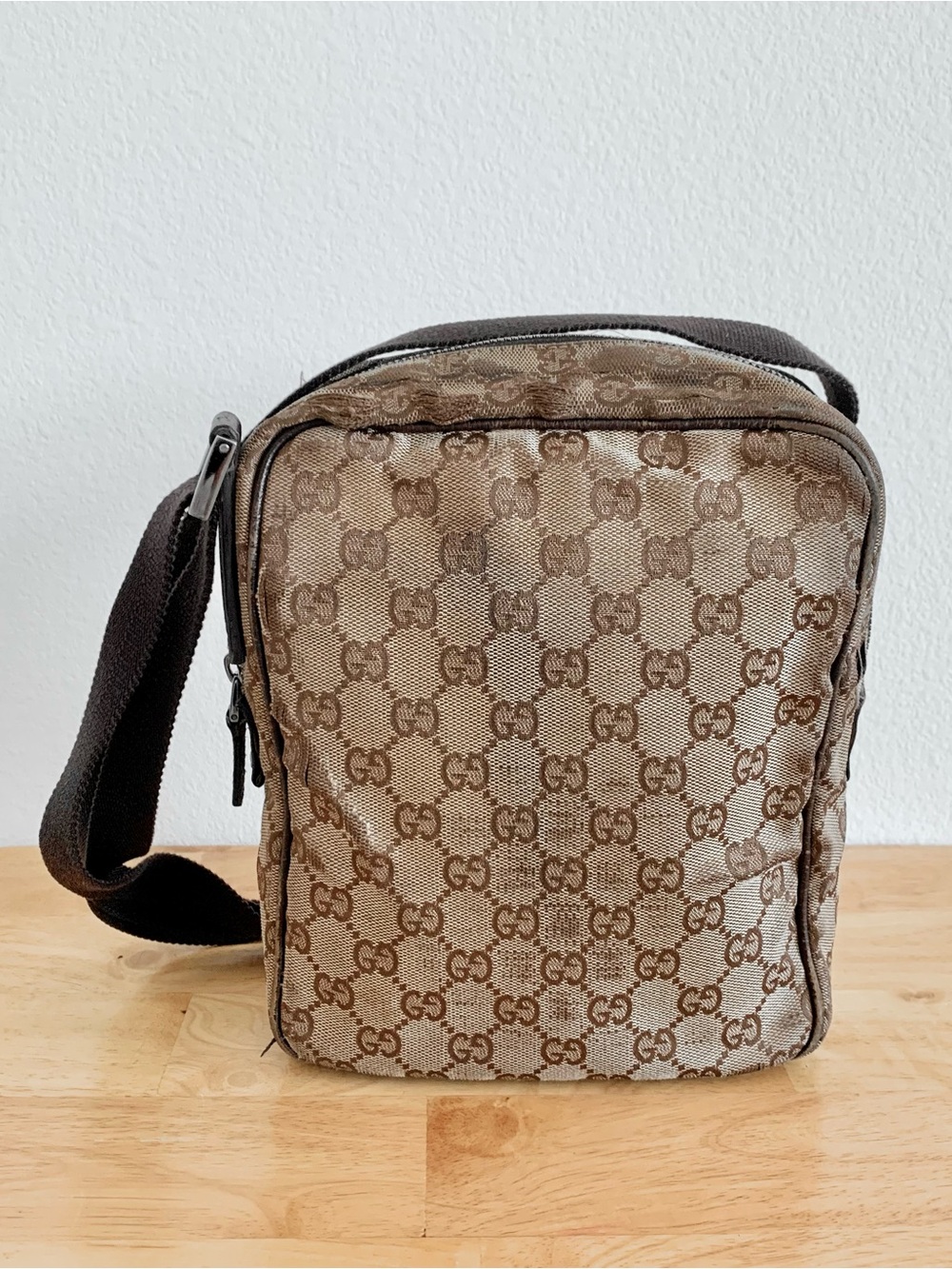 Authentic Vintage Gucci GG Canvas Crossbody Bag Style 122759 - Picture 5 of 12